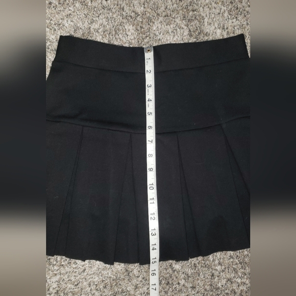 H&M| Black Pleated Skater Mini Skirt with Shorts - Picture 5 of 6